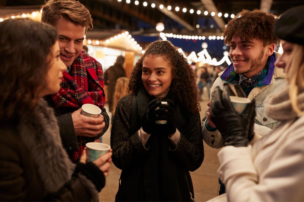  freunde auf dem weihnachtsmarkt 