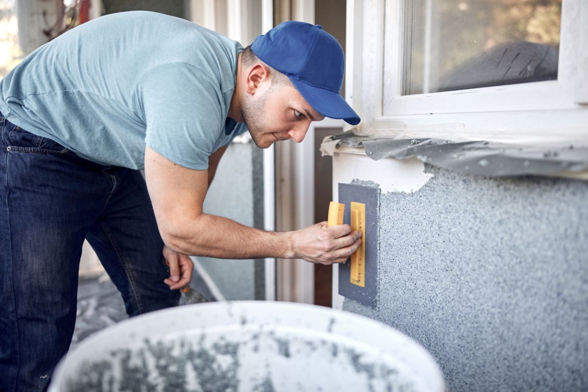  handwerker verputzt fassade 