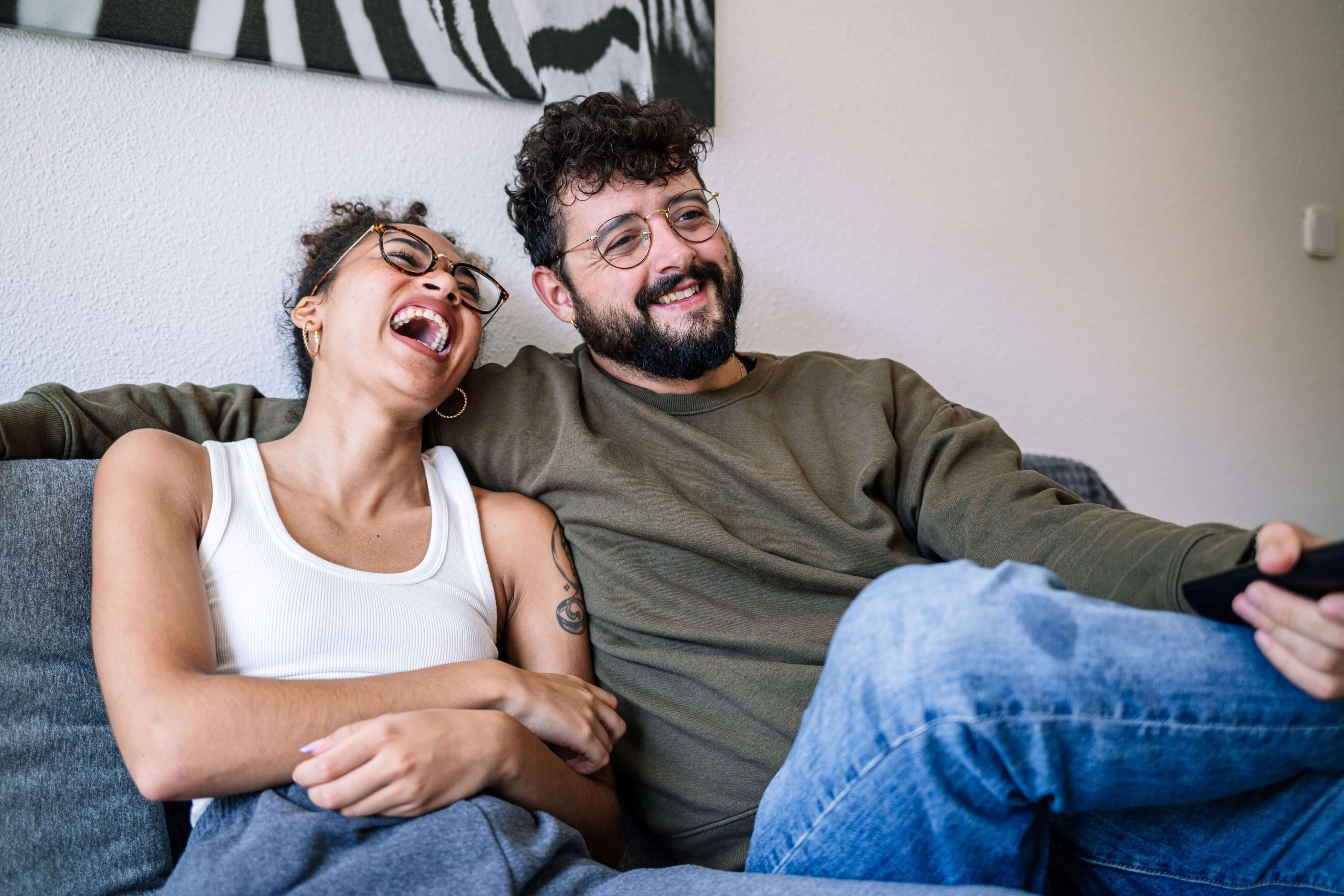  Paar in seiner Wohnung 