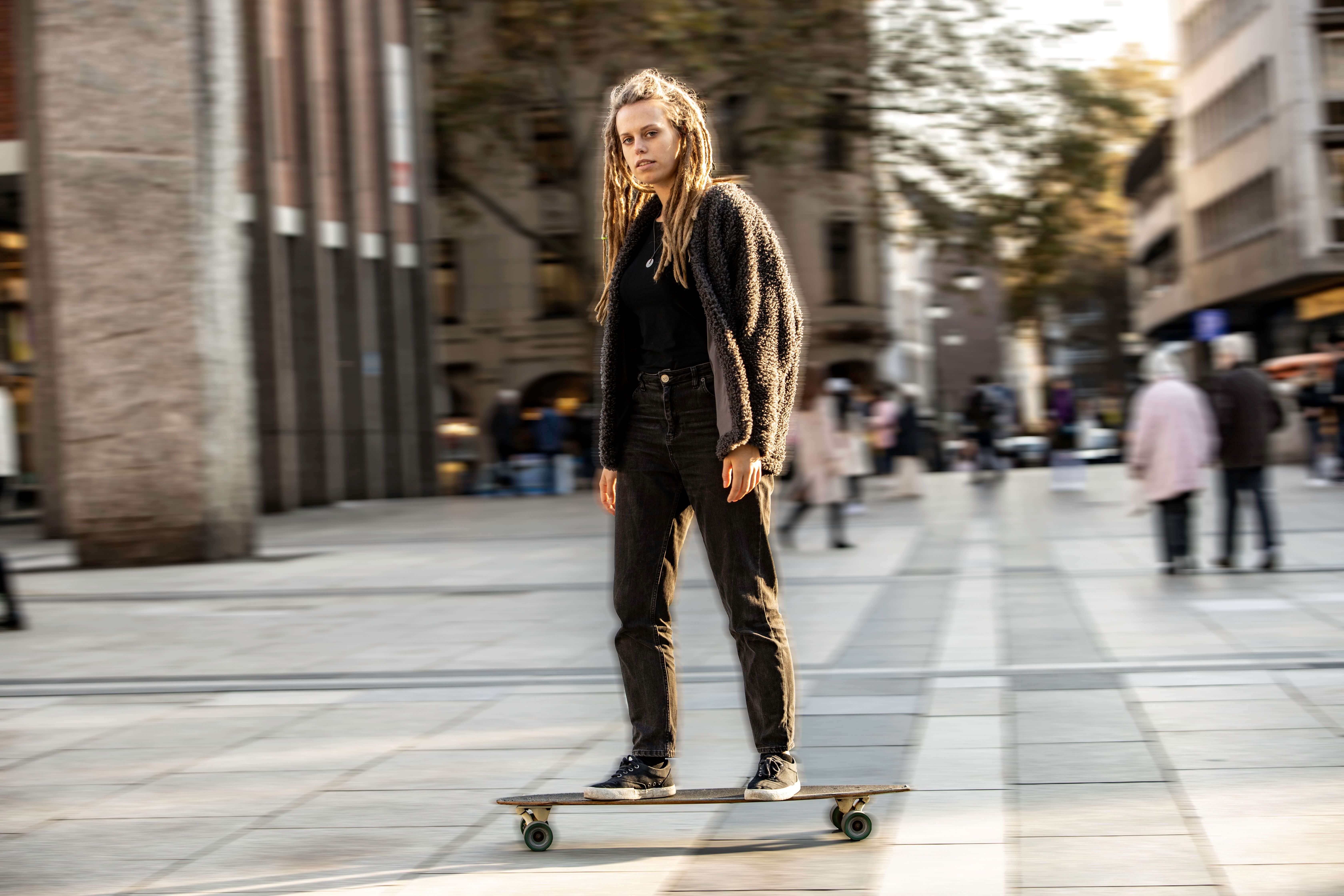  Skaterin in der Kölner Innenstadt 