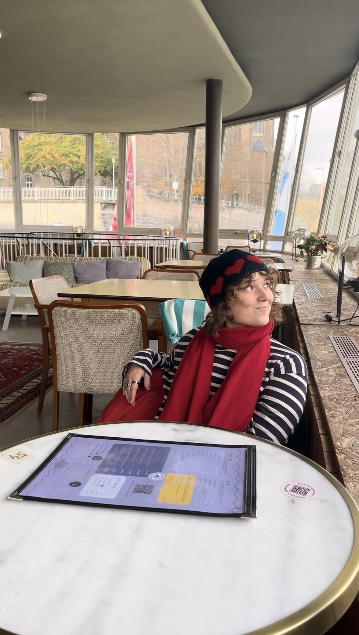 Lisa im Rheinpavillion in Bonn