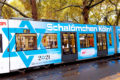 Bild der Straßenbahn mit dem Slogan Schalömchen Köln