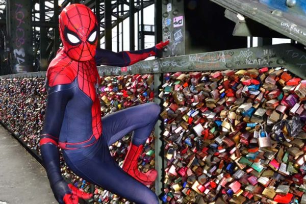 Spiderman an der Hohenzollernbrücke