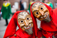 Bonner Karnevalisten mit Masken