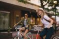 Freundinnen bei einer Fahrradtour